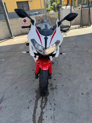 Benelli 302 R Deportiva Roja y Blanca A2
