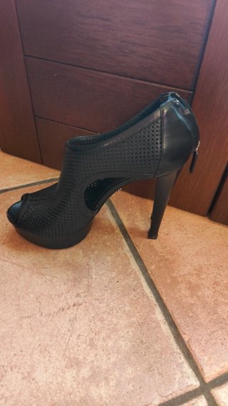 Scarpe aperte nere con tacco