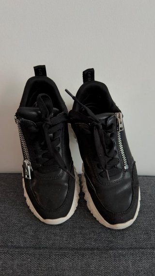 Zapatos negros con cremallera