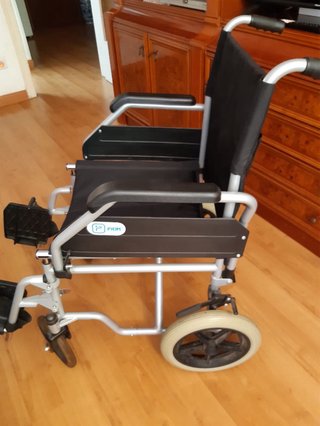 Silla de ruedas , nueva