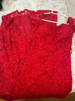 Vestido rojo de encaje