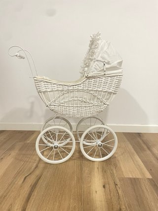 Carretto per bambole vintage bianco