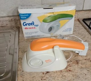 Grattugia elettrica ricaricabile Ariete Grati top