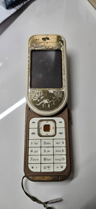 Teléfono Nokia 7370 Dorado