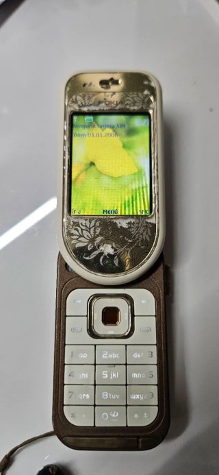 Teléfono Nokia 7370 Dorado