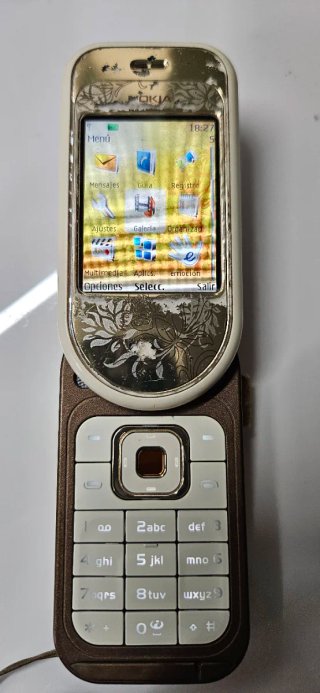 Teléfono Nokia 7370 Dorado