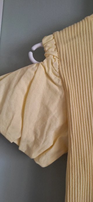Camiseta Zara niña manga abullonada amarilla