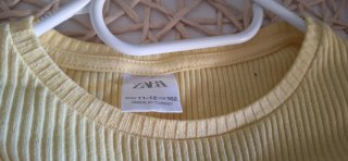 Camiseta Zara niña manga abullonada amarilla