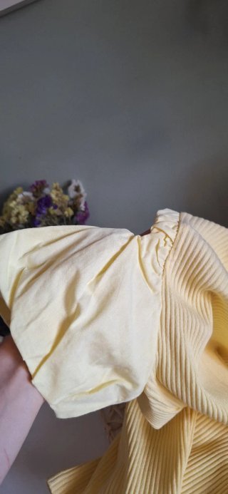 Camiseta Zara niña manga abullonada amarilla