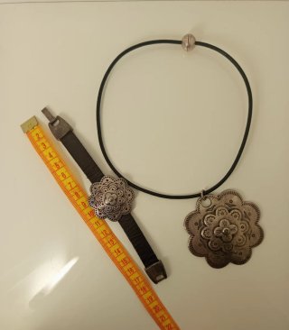 Conjunto colgante pulsera cuero plateado