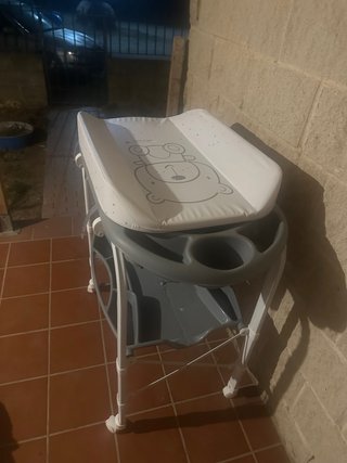 Bañera y cambiador portátil para bebé