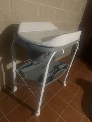 Bañera y cambiador portátil para bebé