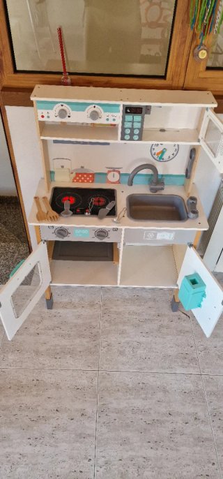 Cocina de juguete de madera
