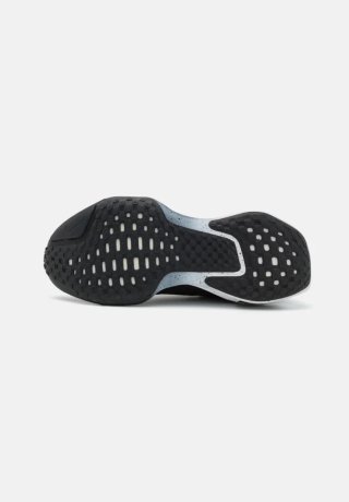 Nike Invincible 3 Talla 45 (Negras)
