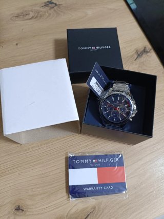 Reloj Tommy Hilfiger Azul y Plateado Nuevo