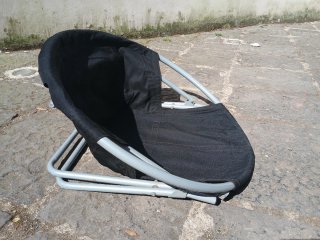 Poltrona pieghevole arancione e grigia