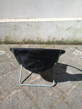 Poltrona pieghevole arancione e grigia