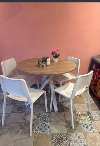 Comedor redondo madera y plástico