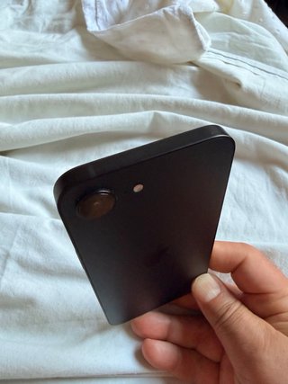 iPhone 16e Apple