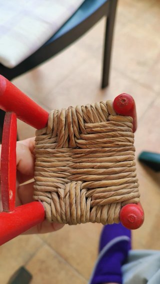Silla de juguete roja de enea