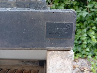 Barbacoa de piedra y metal
