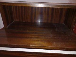 Mesita de noche antigua de madera