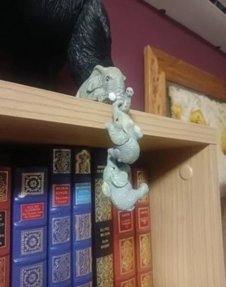 Familia de elefantes colgantes