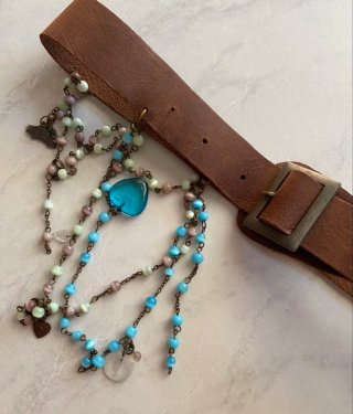 Cintura Chipie in pelle con ciondoli