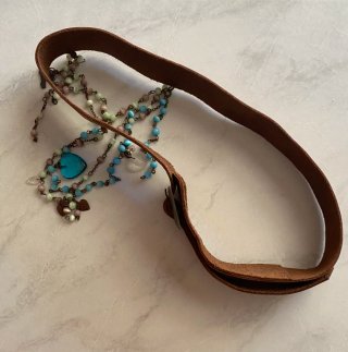 Cintura Chipie in pelle con ciondoli