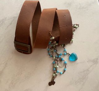 Cintura Chipie in pelle con ciondoli