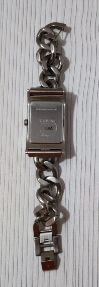 Reloj Guess G Logo Dorado y Plateado