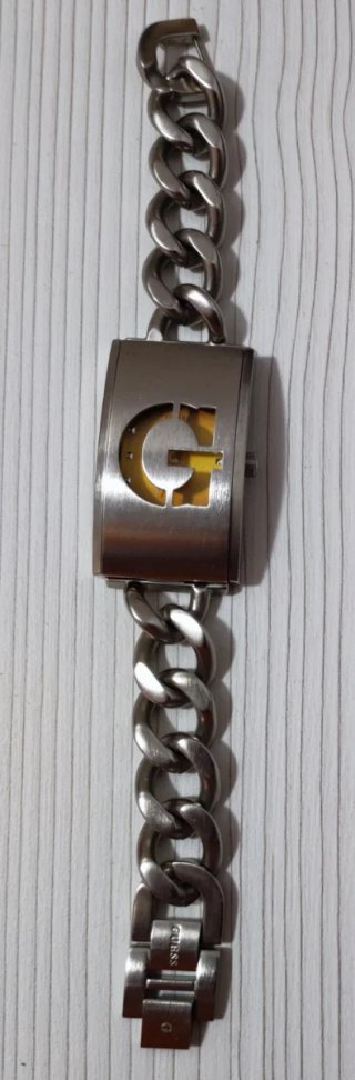 Reloj Guess G Logo Dorado y Plateado