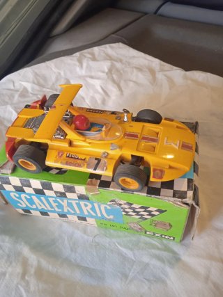 Coche Scalextric SIGMA Amarillo funciona
