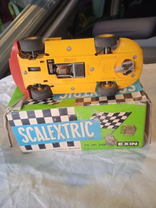 Coche Scalextric SIGMA Amarillo funciona