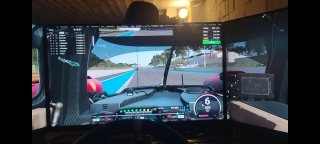 Monitor Acer kg3 24' 180Hz FreeSync premium.