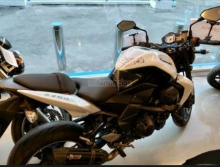 Kawasaki Z750 Blanca