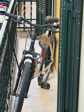 2 Bicicletas por no uso,  Necessitan una revisión.