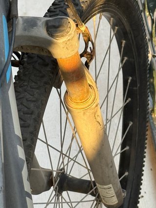 2 Bicicletas por no uso,  Necessitan una revisión.
