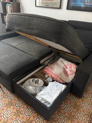 Sofá chaiselongue Ikea gris con cama y canapé