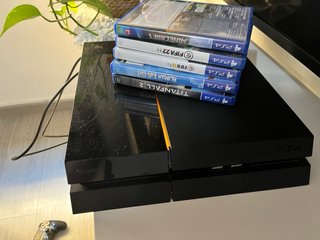 PS4 (PlayStation 4) con 5 juegos