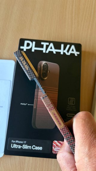 Funda Pitaka Ultra-Slim iPhone 17