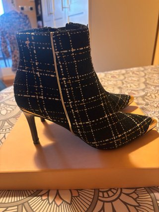 Botines Menbur Negros y Dorados Talla 38
