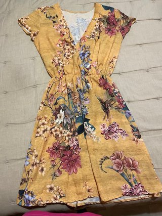 Vestido floral amarillo manga corta