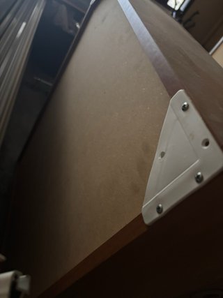 Armario de madera con puerta y cajón