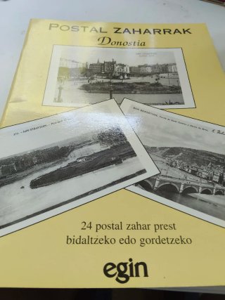 2 libros con postales antiguas de Donostia y Euska