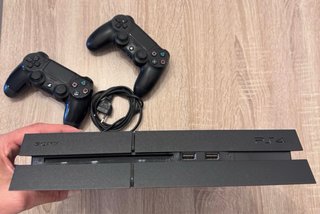 PS4 (Playstation 4) Negra + 2 Mandos