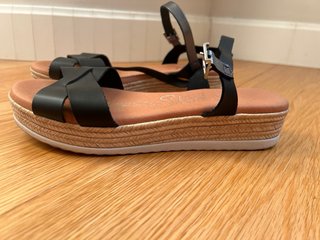 Sandalias negras y plateadas piel 40