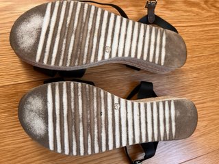 Sandalias negras y plateadas piel 40