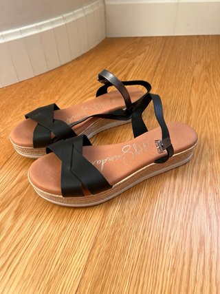 Sandalias negras y plateadas piel 40