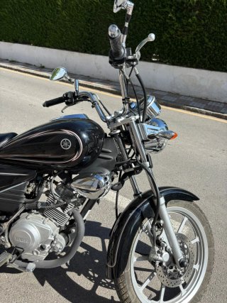 Yamaha 125 Custom Negra